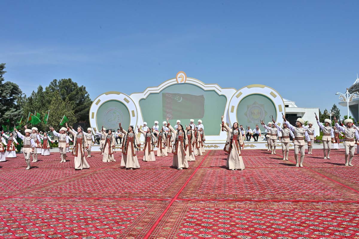 President of Turkmenistan took part in festivities on the occasion of the national holiday of the Turkmen horse